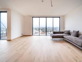Op de Louizalaan, in hartje Brussel, in een volledig gerenoveerd gebouw, aanbiedend een conciërge, gestoffeerd appartement gelegen op de...