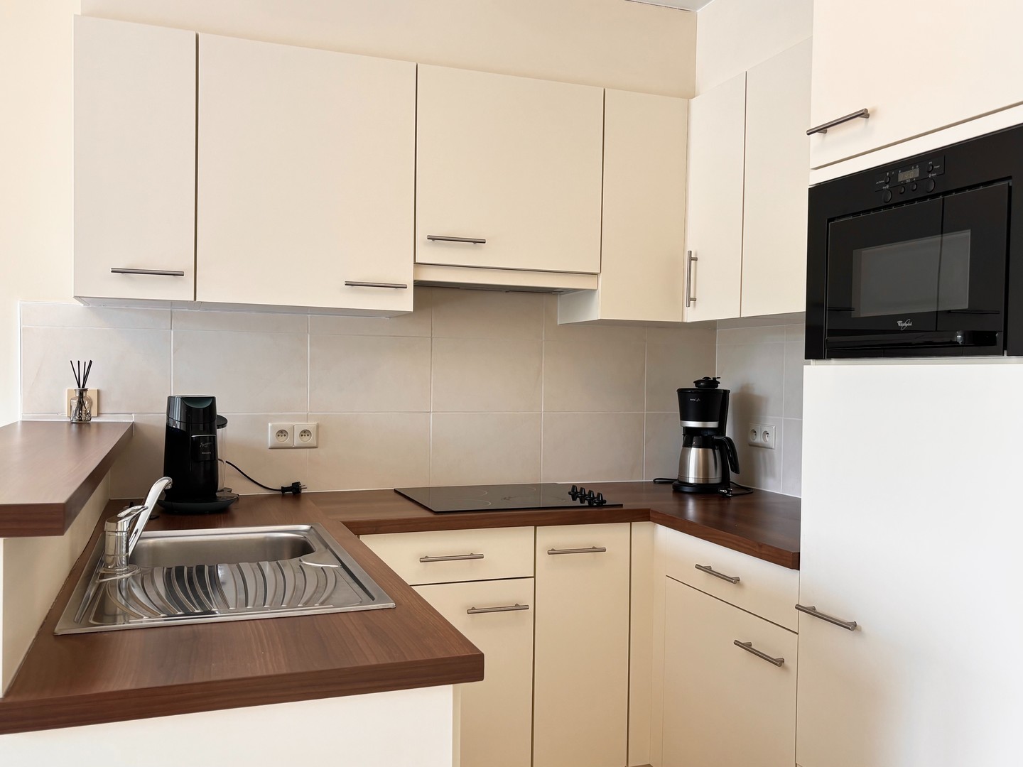 Zonnig appartement met slaapkamer en slaaphoek. - foto 4