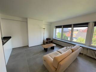 <p><span>Beautiful and quietly located apartment in the center of Kortrijk.  Entrance with checkroom, living room, open equipped kitchen with fridge, freezer, dishwasher, hot plates, cooker hood, oven and microwave, storage room, toilet, bathroom with shower, bedroom with air conditioning, rear terrace.    General expenses 50 euros per month.  epc 322 kWh/m² uc 2424887.  Free on 01/08/2025.  For info or visit, call 056.21.58.00 or check our website : www.immo-lvb.be, go to property and schedule an appointment through the agenda.</span></p>