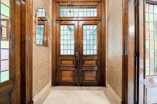 Contact : 0494/16.88.21 - We Invest et Cédric ont le plaisir de vous présenter cette spacieuse maison de maître bénéficiant notamment d'une...