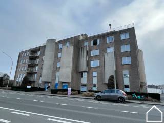 Deze lichtrijke studio is ideaal gelegen op wandelafstand van het centrum van Ieper en bevindt zich op de 3de verdieping van een verzorgd gebouw...