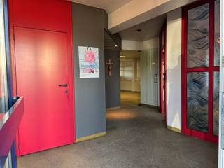 Kantoor - Praktijkruimte te koop te Diest, Commissaris Neyskenslaan 120.Het pand heeft een totale oppervlakte van 245m².De grootste ruimte heeft een...