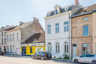 <strong>This move-in-ready apartment offers the perfect combination of accessibility, tranquility, and nature with the vibrant city life! </strong><br /><br /><strong>LOCATION</strong><br /><br />The apartment is part of a charming townhouse dating from around 1890, which was stylishly renovated in 2019 and divided into five small-scale residential units without a property manager, resulting in low common area fees.<br /><br />The apartment is located on a quiet bike-friendly street by the water and near the bustling city center.<br />With an excellent <strong>Mobiscore of 9.1/10</strong>, you’ll enjoy a perfect combination of accessibility, tranquility, and nature here.<br />Behind the apartment is Wielewaalpark, and within walking distance lies the beautiful Bourgoyen-Ossemeersen nature reserve, ideal for relaxation and recreation.<br /><br /><strong>DESCRIPTION</strong><br /><br />Located on the first floor, this modern apartment offers a bright living space with an open kitchen.<br />Thanks to the large windows and favorable orientation, you’ll enjoy pleasant natural light and a spacious feel.<br /><br />Through the hallway, you’ll reach the full-sized bedroom and the bathroom.<br />The bathroom is equipped with a shower, a sink with matching vanity, and a toilet.<br /><br /><strong>Located near the historic center of Ghent, this property is ideal as a starter home, for students, or as an investment.</strong><br /><strong>The combination of prime location, character, and move-in-ready comfort makes this a unique opportunity.</strong><br /><br />Contact Kevin for more info and/or visit: <strong>0476 66 55 50<br /></strong>(Some images are for reference only)