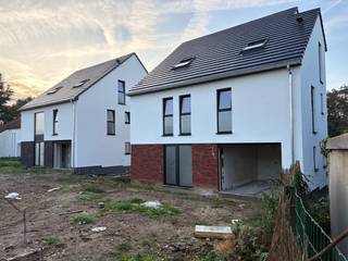 Immo3000 stelt met plezier volgende zeer grote nieuwbouw villa te koop :op de Bollenberg in Lubbeek , op enkele kilometer van Leuven, en vlakbij het...