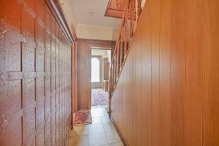 Deze woning met 2 slaapkamers in Kuringen vormt een interessante opportuniteit voor wie op zoek is naar een starterswoning of een renovatieproject...