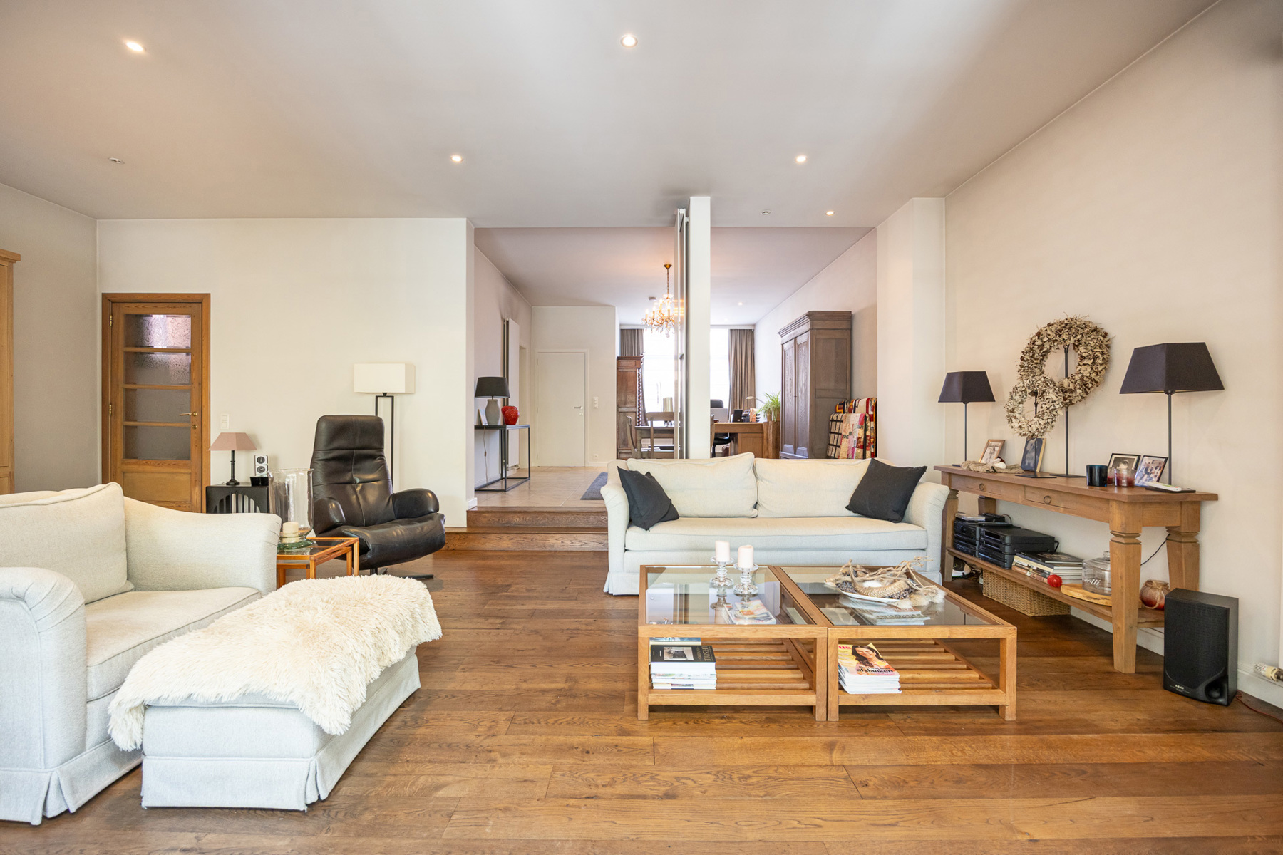Ruime gezinswoning met prachtige tuin en 4 slaapkamers. - foto 5