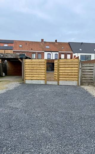 Energiezuinige totaalrenovatie (A) met 3 slaapkamers, dressing en zonnige tuin mét uitweg (inclusief 2 standplaatsen)Energiezuinige totaalrenovatie...