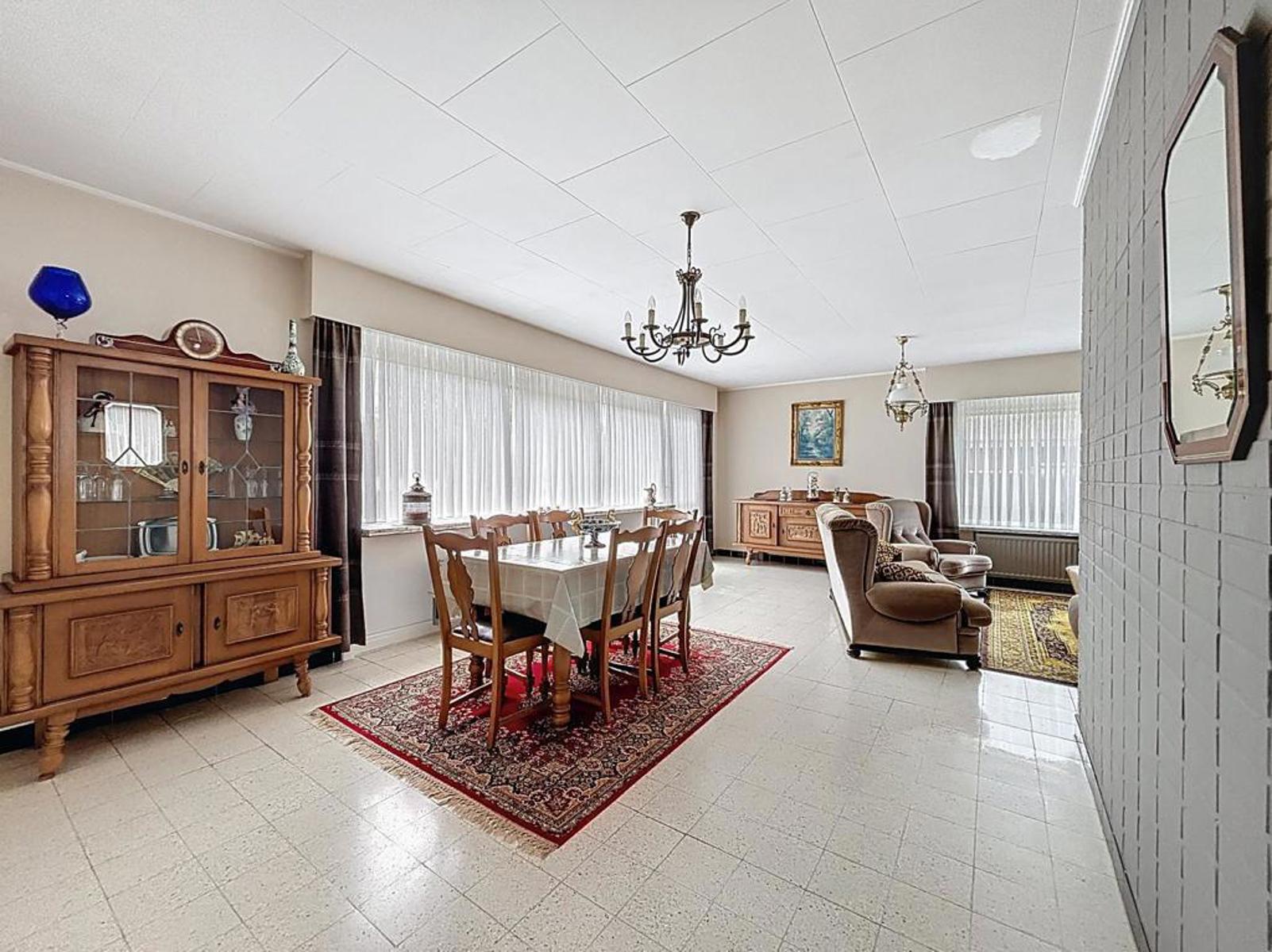 Halfopen bungalow met 3 slaapkamers in rustige wijk - foto 5