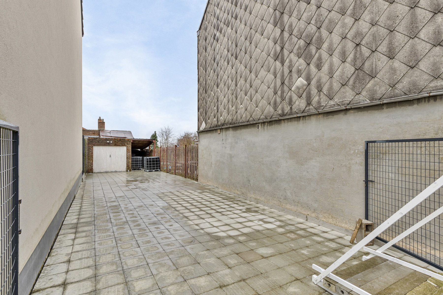 Bouwgrond met tal van mogelijkheden in een rustige buurt - foto 4