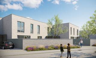 Moderne halfopen <strong><span>energiezuinige woning </span></strong>(<span>158 m²) </span>met 4 slaapkamers, ondergrondse garage (verplicht aan te kopen) en een tuin met zuid-oriëntatie. <br />Deze halfopen woning wordt gebouwd in een moderne, hedendaagse stijl. Deze patiowoning beschikt over een perceel van <span>158 </span>m² is voorzien van vloerverwarming en een warmtepomp. Op het gelijkvloers vind je de inkomhal met apart gastentoilet, bureau, berging, leefruimte en keuken. Op de eerste verdieping vind je 4 slpk., een apart toilet, badkamer en extra douchekamer.<br /><br />Meer info? Contacteer ons via 03 808 15 31 of bekijk matexi.be/deurne<br /> 