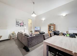 In de Oude Beestenmarkt 18 te Veurne, pal in het centrum net naast de grote markt, vinden we dit appartement met 1 slaapkamer en terras te...