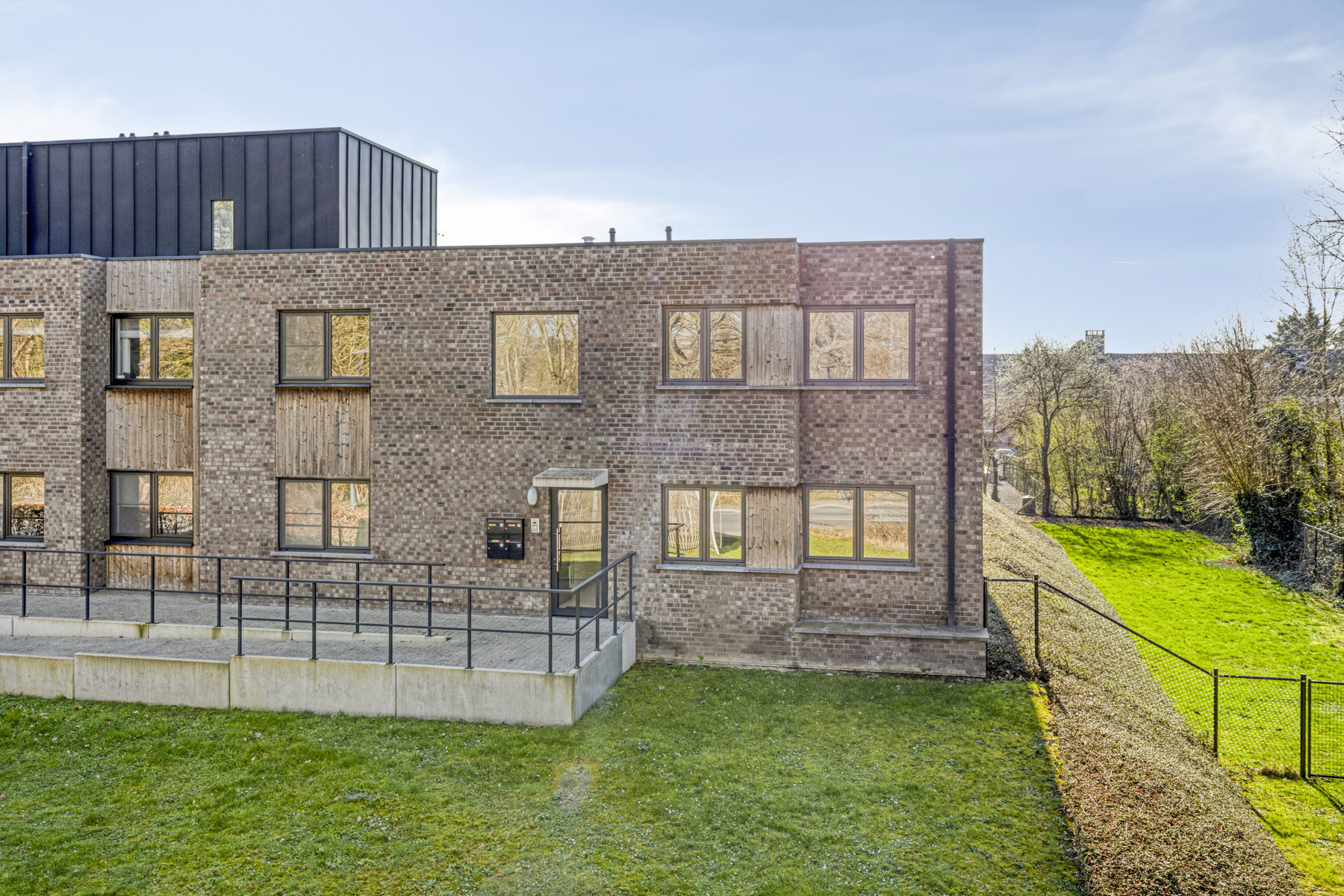 Recent gelijkvloers appartement met 2 slaapkamers + garage - foto 4