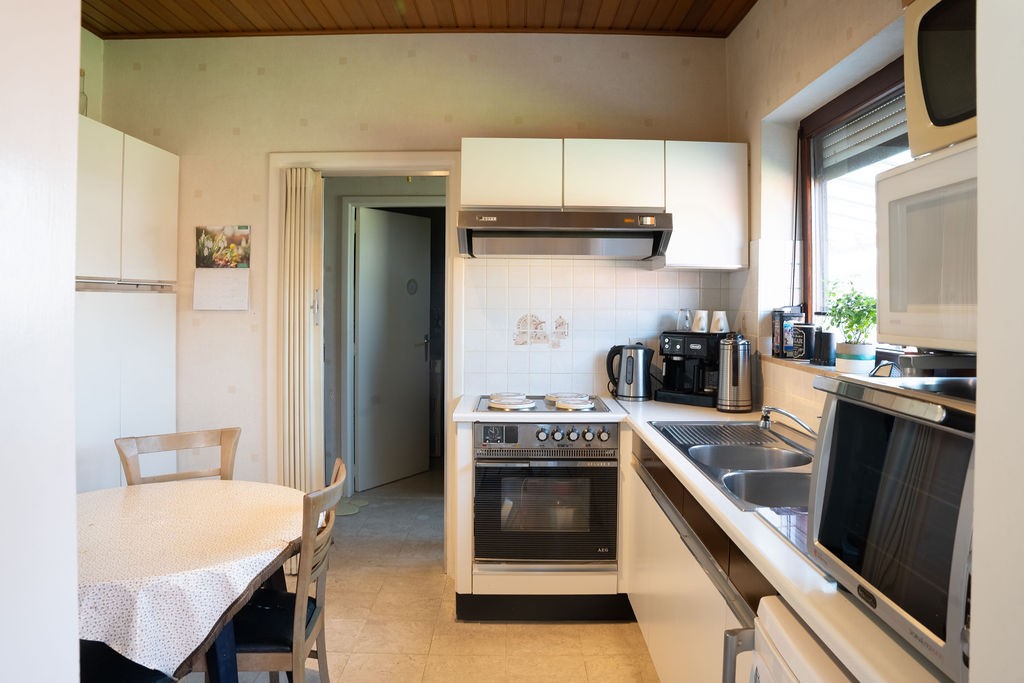 Op te frissen gelijkvloerse woning (3slpks) met een totale opp van 6a  op rustige locatie in Mol-Millegem. Aparte garage. - foto 4
