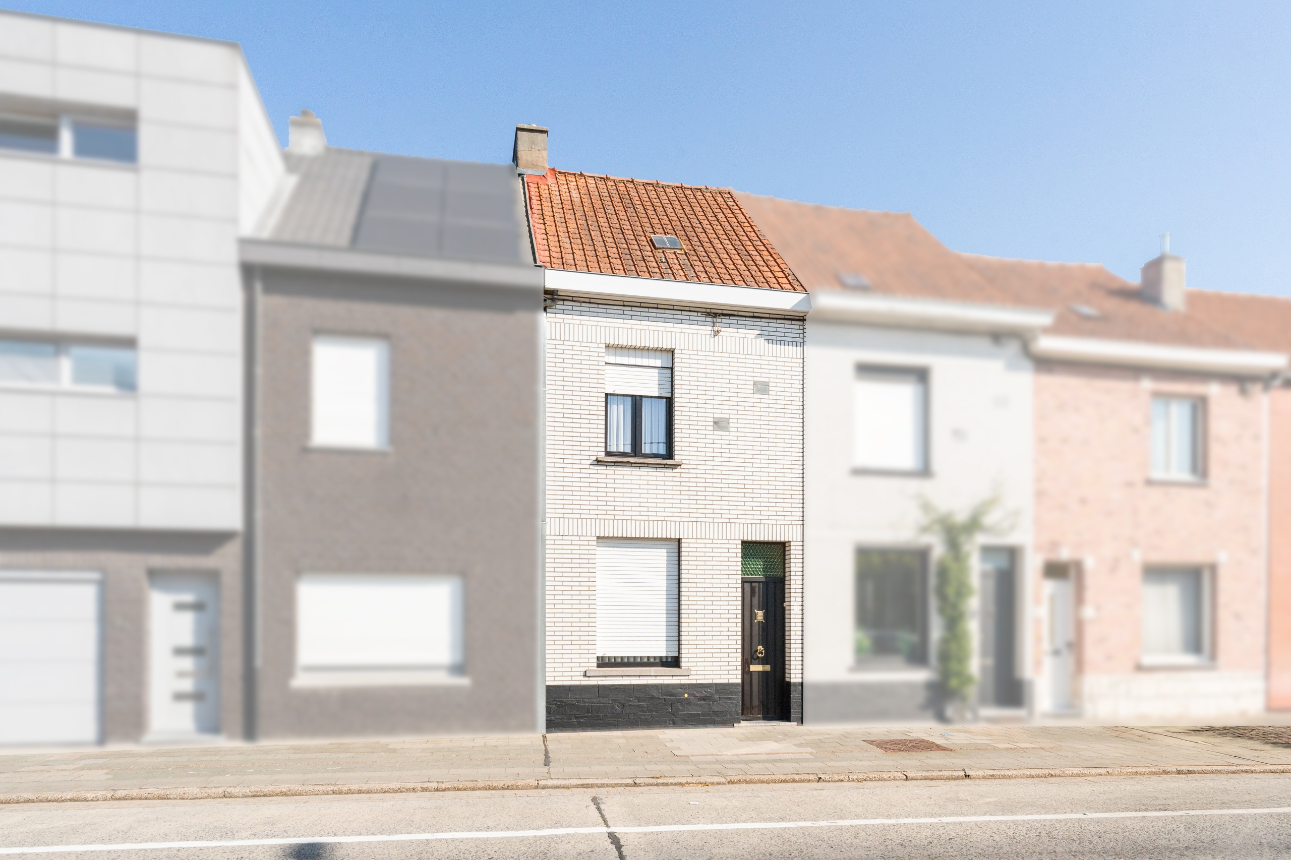 Centraal gelegen te renoveren rijwoning met garage en uitweg in Harelbeke - foto 4