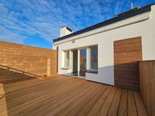 Op de derde verdieping, in het hartje van Beerse, bevindt zich dit vernieuwde appartement met een zonnig dakterras waar het heerlijk vertoeven is...