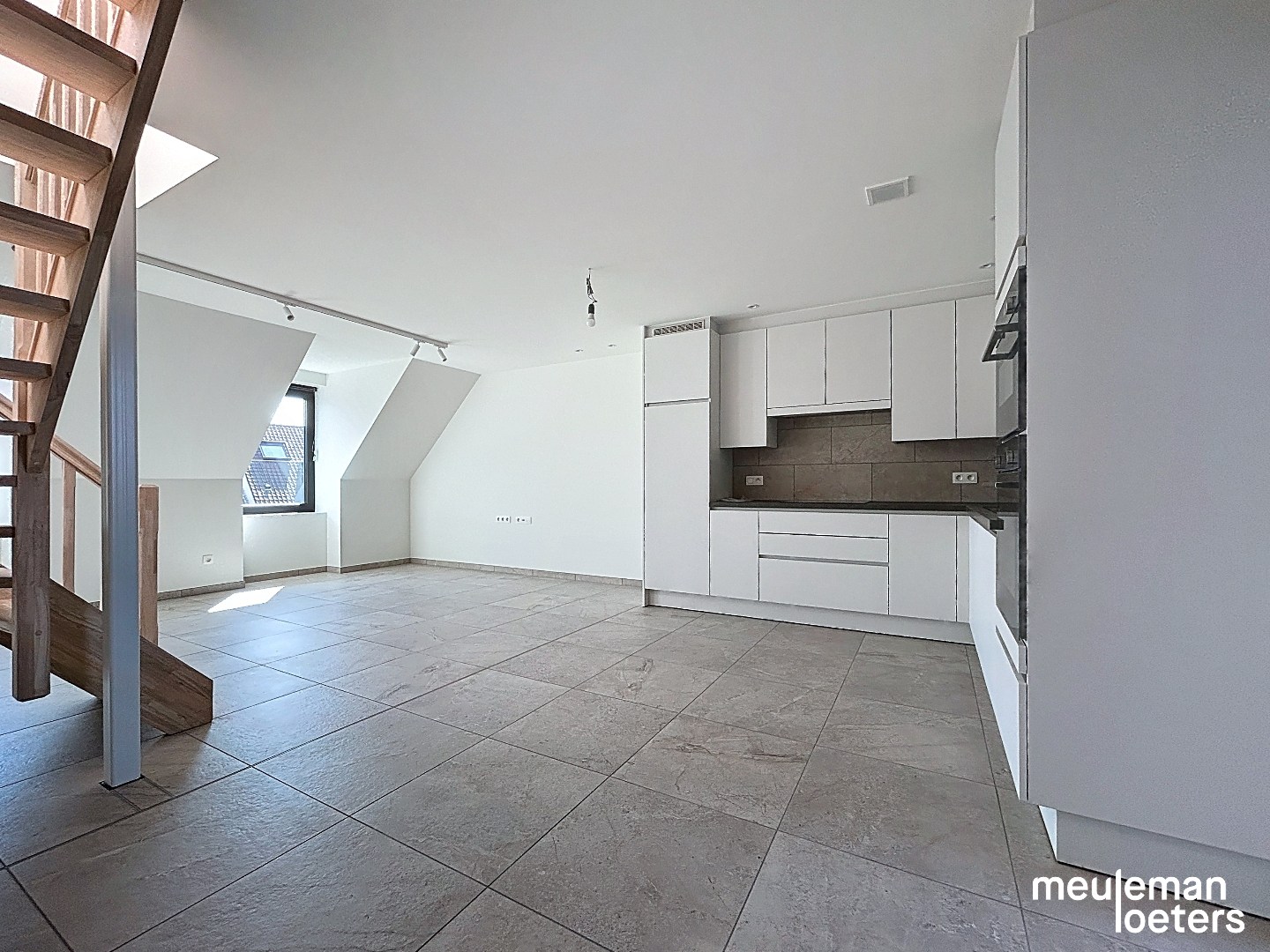 Duplex appartement met ruime garage - foto 1