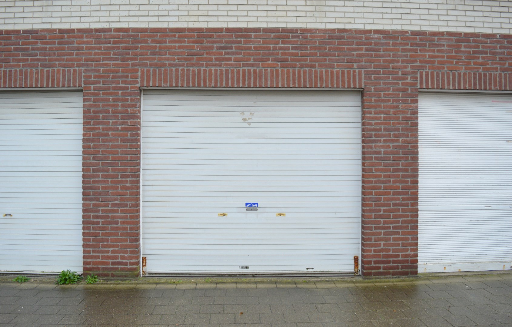 Garage te huur in het centrum van Gullegem.Onmiddellijk vrij!Huurprijs: 65 EUR/maandAdres: Processieweg 6, 8560 GullegemOnze referentie: DEV5086