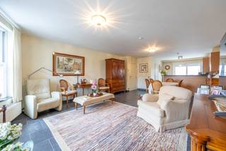 Centraal gelegen en dichtbij verschillende invalswegen bevindt zich dit statige appartementencomplex. Deze karakteristieke gevel is slechts het...