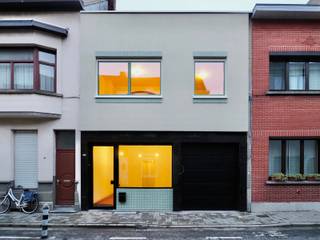 Volledig gerenoveerd huis met behoud van authentieke elementen, eerste bewoning. Het huis ligt vlakbij het bruisende Krugerplein met café Bar...