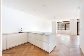 Dit appartement is gelegen op de eerste verdieping van een volledig gerenoveerd kleinschalig gebouw op een rustige locatie in Borgerhout. Vooraan in...