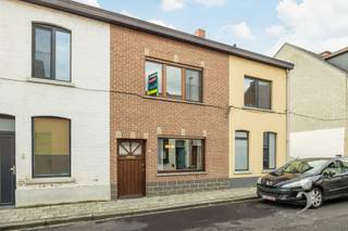 Ontdek deze op te frissen woning in een rustige straat in Wijgmaal centrum. Via de inkomhal bereiken we de gezellige leefruimte met zithoek en...