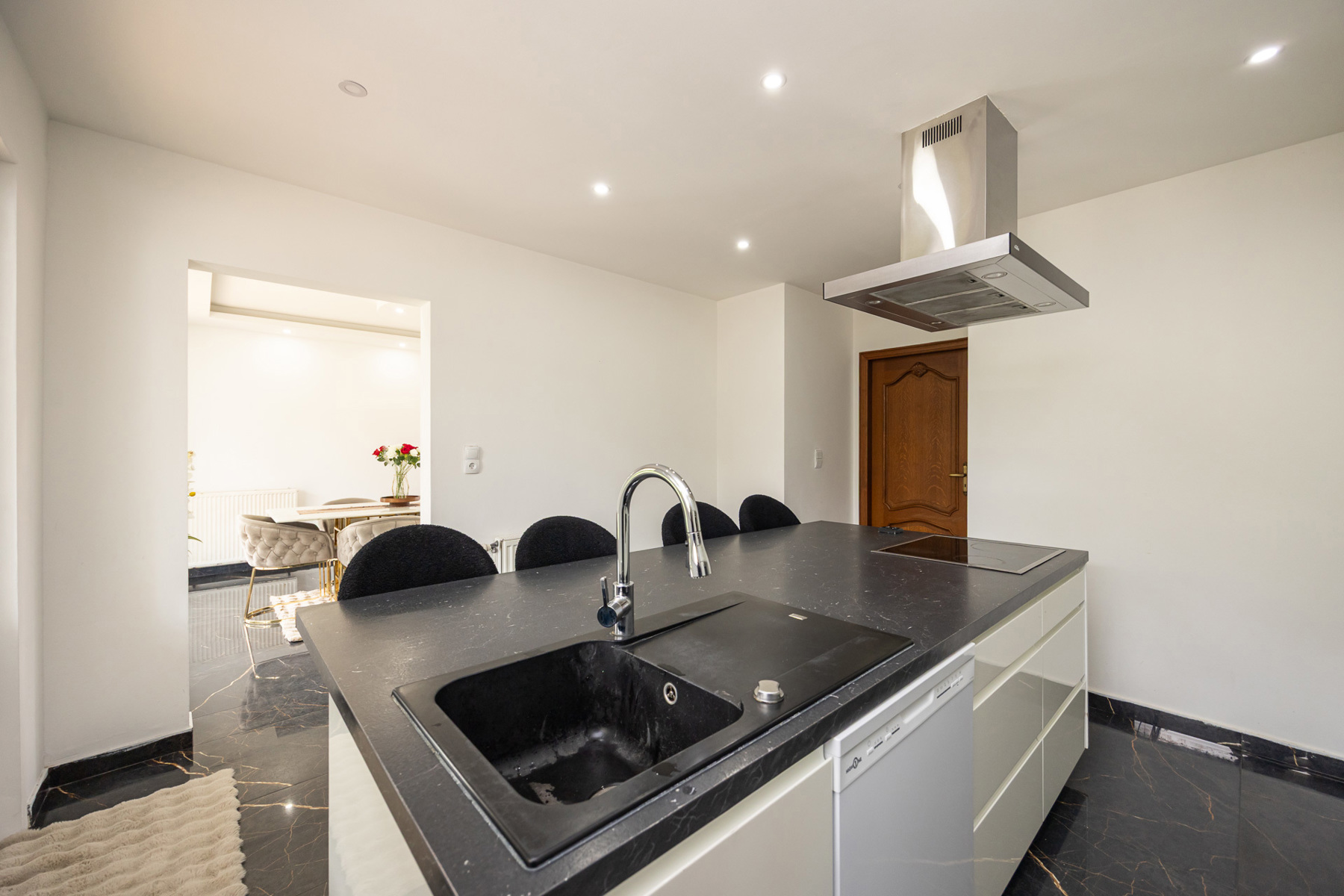 Deels gerenoveerde vrijstaande woning met tuin in Tessenderlo-Ham - foto 5