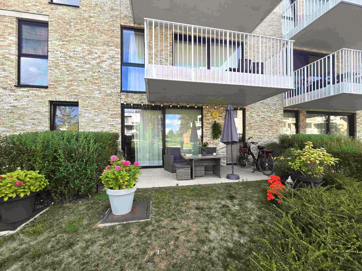 Zeer gezellig BEN GV-appartement 102m² met terras en klein stukje tuin + ondergrondse autstaanplaats: - foto 2