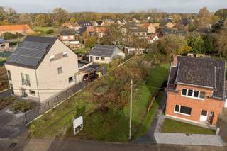 Bouwgrond voor open bebouwing van 6a71ca in een rustige doodlopende straat gelegen in woongebied vlakbij winkels, scholen en openbaar vervoer.Er moet...