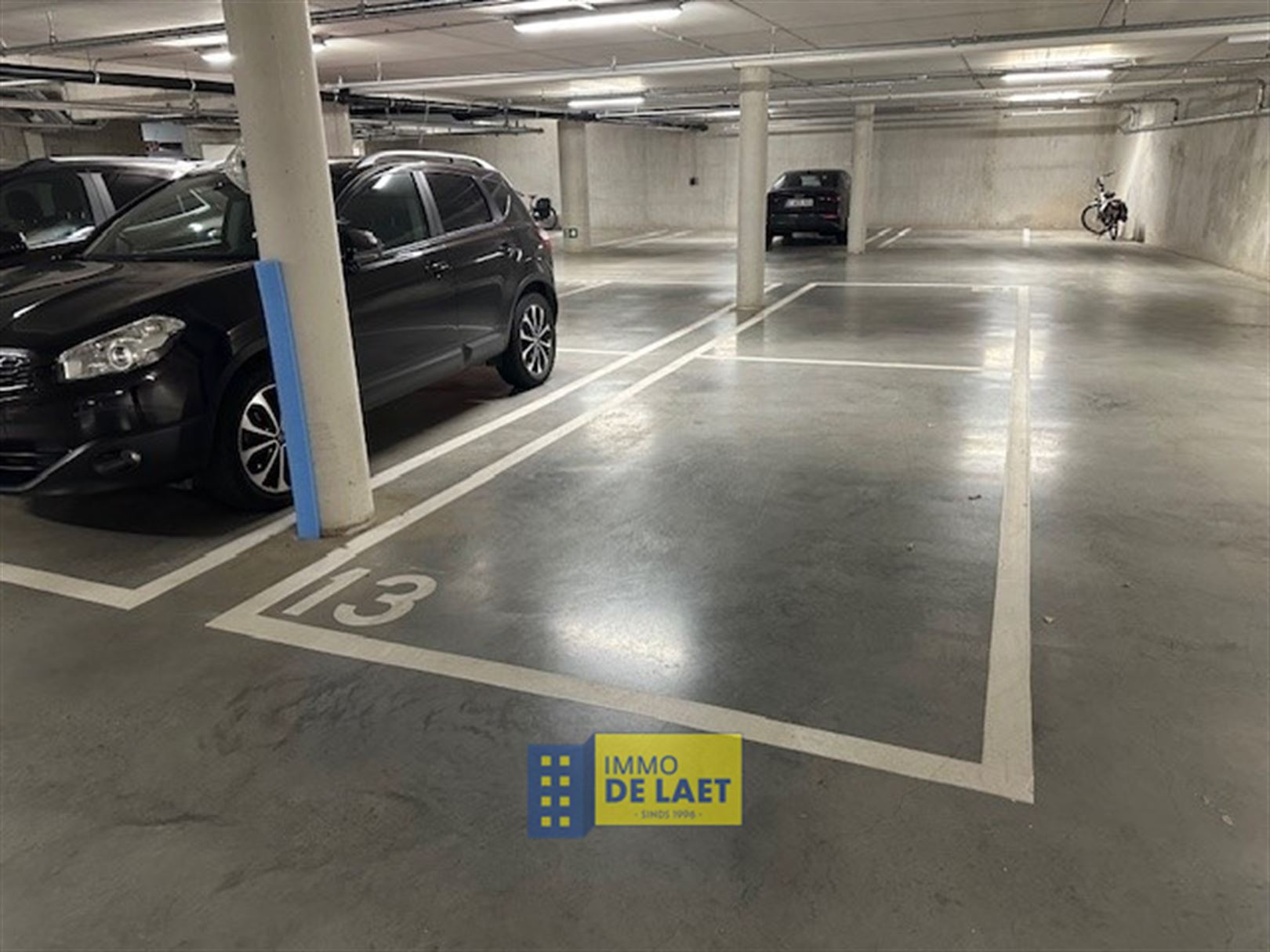 Ondergrondse staanplaats voor moto/ kleine auto in de Groene Poort, midden in het centrum van Schelle. - foto 1