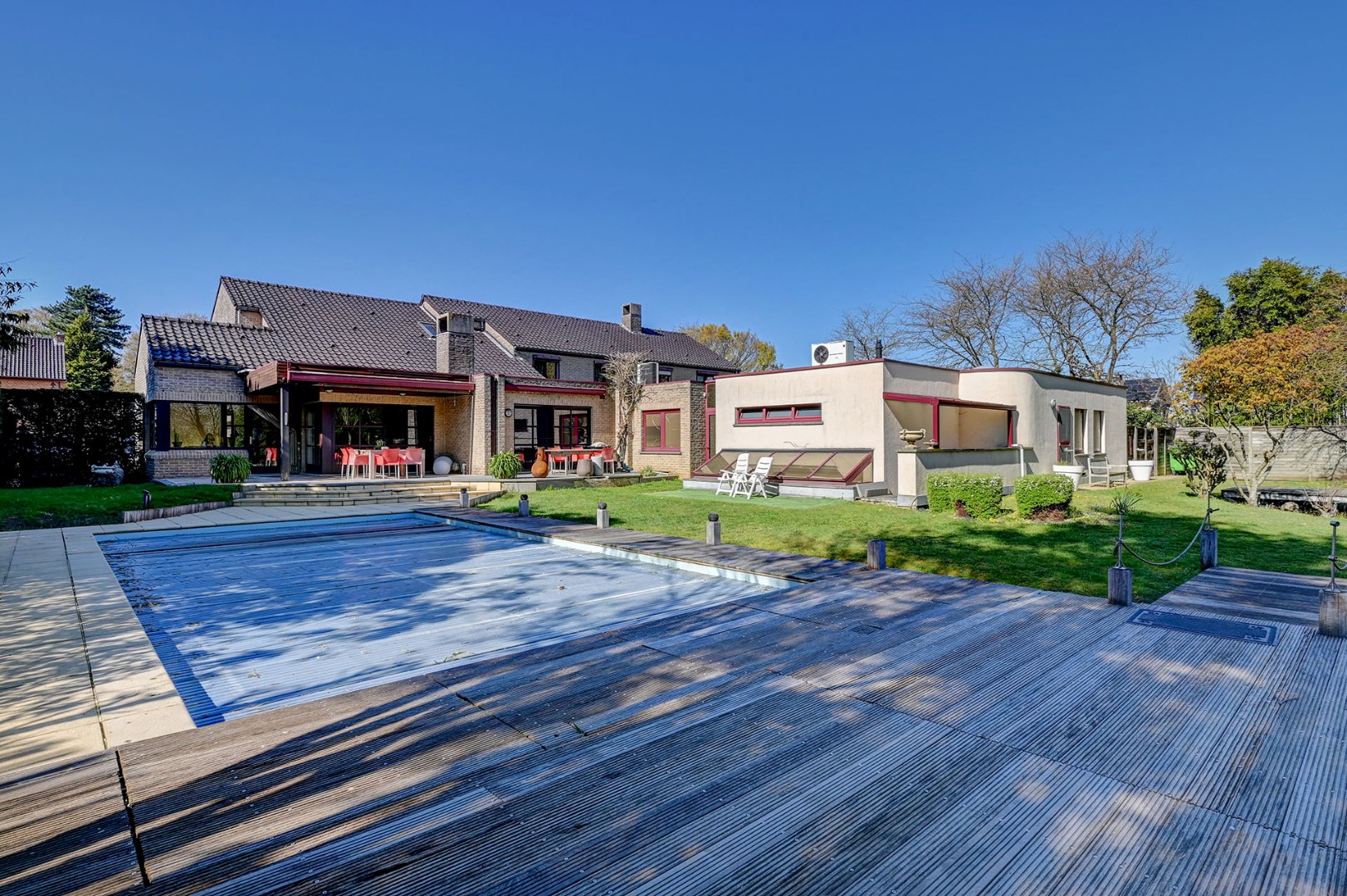 Uitzonderlijk kantoorgebouw met woonst - foto 5