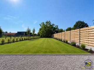 <span><u><strong>!MOGELIJKHEID TOT 6% BTW I.P.V. 21%!</strong></u></span><br /><br />LANDELIJKE HALFOPEN NIEUWBOUWWONING met GROTE TUIN, CARPORT en ENERGIEZUINIGE AFWERKING. In het RUSTIGE KERKHOVE, op de grens met Avelgem, Wortegem-Petegem, Kluisbergen en Oudenaarde, geniet u van een unieke combinatie van RUST en RUIMTE. Deze AFGEWERKTE woning beschikt over een lichtrijke leefruimte met open keuken, praktische berging, 3 SLAAPKAMERS, stijlvolle badkamer met bad en douche en een apart toilet op elke verdieping. Dankzij de WARMTEPOMP, VLOERVERWARMING, ZONNEPANELEN en een E-PEIL < E20 woont u uiterst ENERGIEZUINIG en toekomstgericht. De TUIN, RUIME OPRIT en CARPORT versterken het LANDELIJKE KARAKTER. Bovendien biedt de uitstekende ligging een vlotte verbinding naar Ronse, Oudenaarde, Waregem en Wortegem-Petegem. Een ideale gezinswoning voor wie op zoek is naar een KWALITATIEVE nieuwbouwwoning met DUURZAAM WOONCOMFORT.<br /><br /><span>Adres: Oudenaardsesteenweg 555 te Kerkhove (Avelgem)<br /><br />EPC: label A+; G-score en P-score A, Bestuursmaatregelen in het maatregelenregister: Neen; Beschikbaar bij oplevering</span>