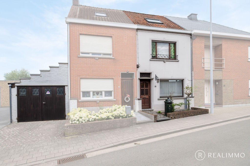 Te renoveren gezinswoning met uitweg en garage in Avelgem - foto 2