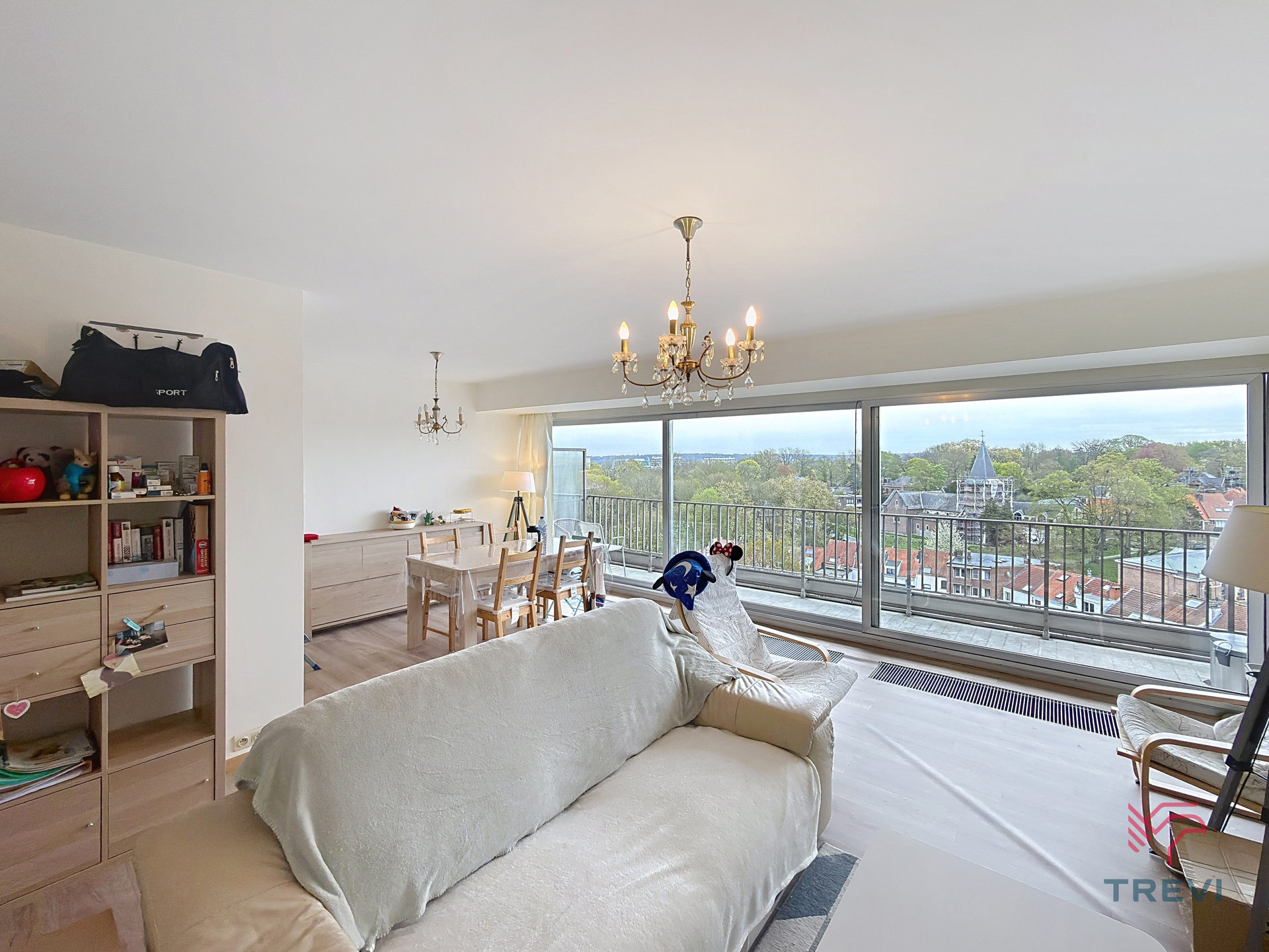 Licht appartement met 2 slaapkamers op de 10e verdieping! - foto 4