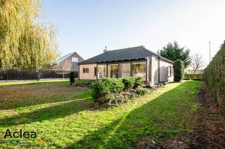 Deze vrijstaande woning, gelegen op een ruim perceel van 1224 m², bevindt zich in de Zonnebloemstraat. Een mooie en rustige buurt in Eeklo, nabij...