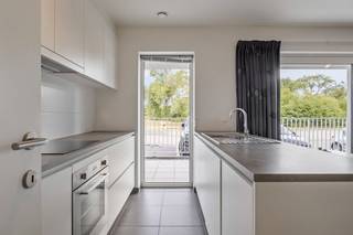 In het hart van Loppem vind je dit lichtrijke en praktisch ingedeelde gelijkvloers appartement — de ideale woonplek voor wie comfort, rust en...