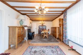 Centraal gelegen woning in een rustige straat.De woning bestaat uit:Inkomhal - lichtrijke leefruimte - ingerichte keuken - berging - badkamer - apart...