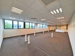 Modern en recent kantoor (unit 4 - 218 m²) te huur gesitueerd te Pathoekeweg 9 in het bedrijvencentrum van de voormalige Philipssite...