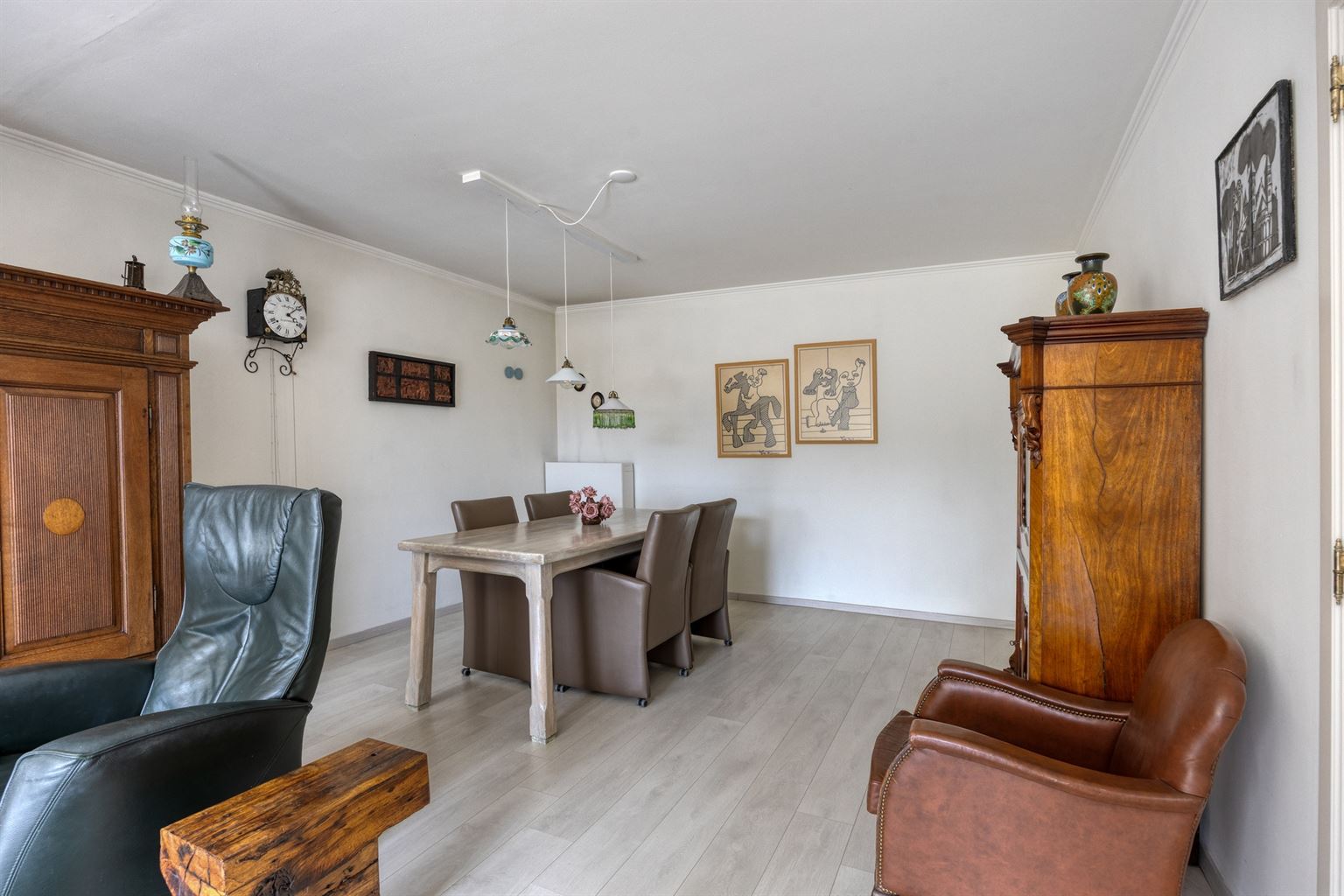 Ruim, gerenoveerd 2-slaapkamer appartement met terras, garagebox en aparte berging, gelegen vlak bij het centrum van Maaseik. - foto 4