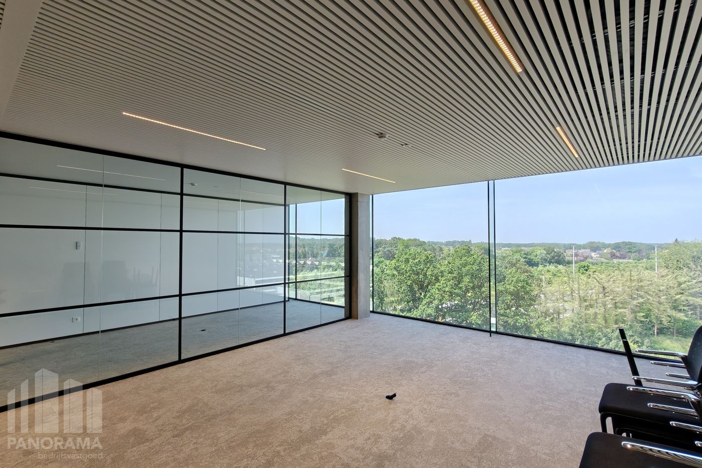 444 m² HIGH-END KANTOREN OP TOPLOCATIE LANGS DE E40 TE OOSTKAMP - foto 4