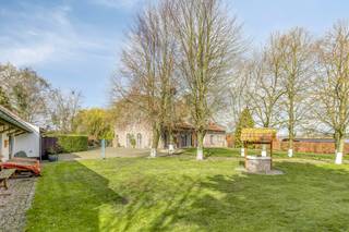 In een bijzonder rustige en groene omgeving te Aalter bevindt zich deze unieke, karaktervolle villa, verscholen in een oase van rust en natuur...