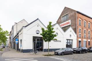 Bent u opzoek naar een exclusieve kantoorruimte of handelspand op een uitstekende locatie in het centrum van Antwerpen? Dan is dit uw kans! De...
