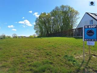 GROND VOOR HALFOPEN BEBOUWING MET MOOI UITZICHTVraagprijs : 140.000 euroZeer leuke en rustig gelegen grond (LOT 2) te Viane met een terrein...