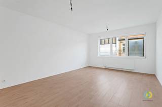 Op de eerste verdieping van een centraal gelegen gebouw in Vilvoorde bevindt zich dit volledig in 2025 vernieuwde appartement. Het ligt pal in...