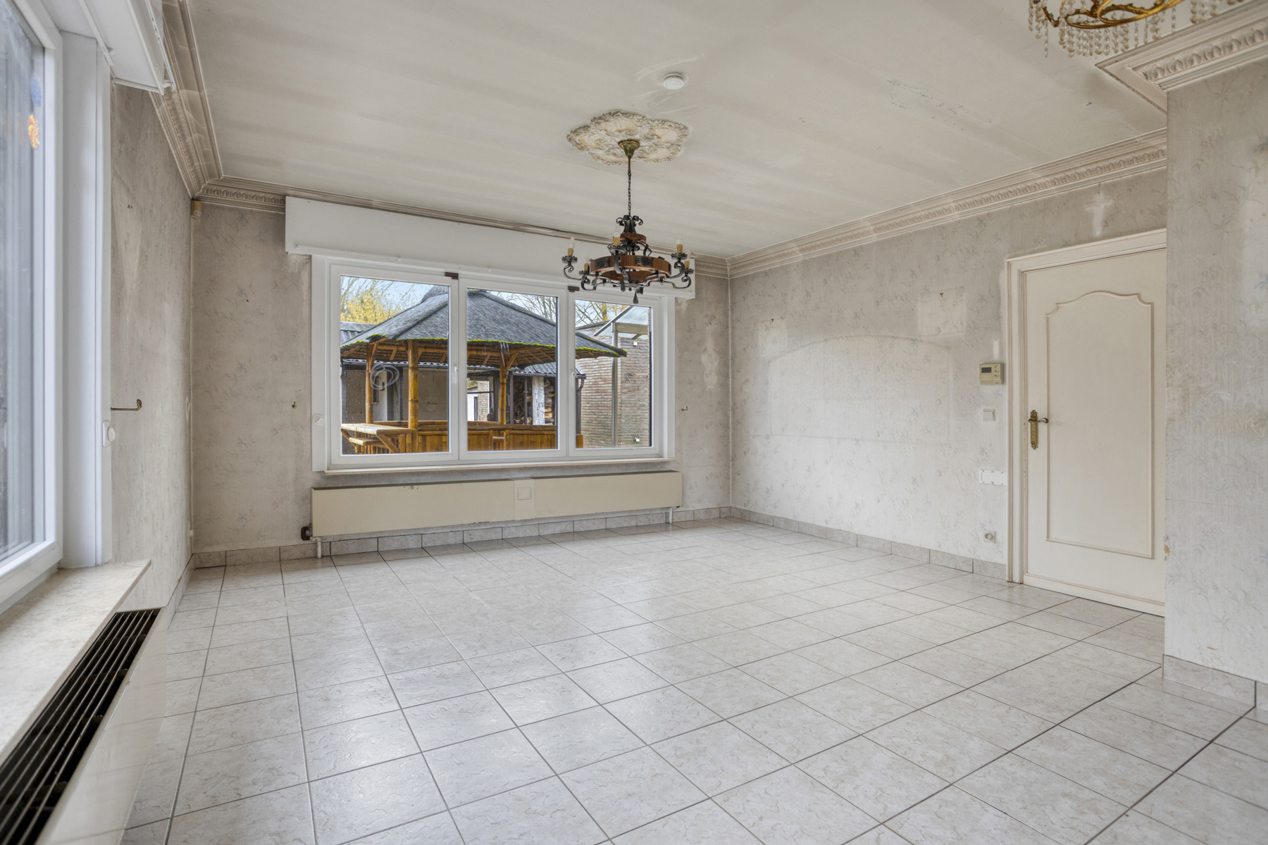 Te renoveren bungalow, 3 slaapkamers en garage op toplocatie - foto 5