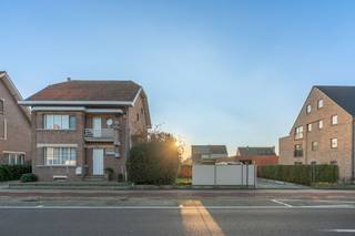 Deze charmante, authentieke woning met grote tuin is gelegen in het centrum van Tielen. De Art Deco woning heeft een perceeloppervlakte van...