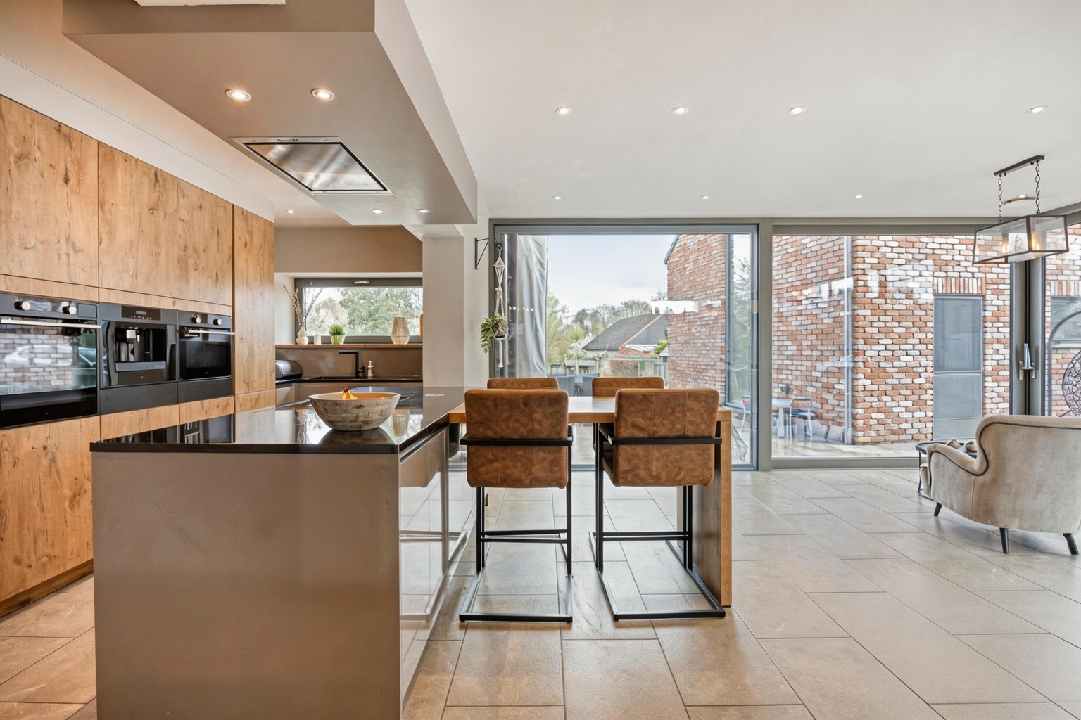 INSTAPKLARE WONING MET BIJGEBOUW EN RUIME GARAGE/LOODS - foto 5