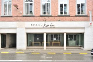 VALIMMAS verkoopt langsheen de N9 (Steenweg Brussel-Aalst) in het volle centrum van Asse deze handelsruimte op een commerciële topligging...