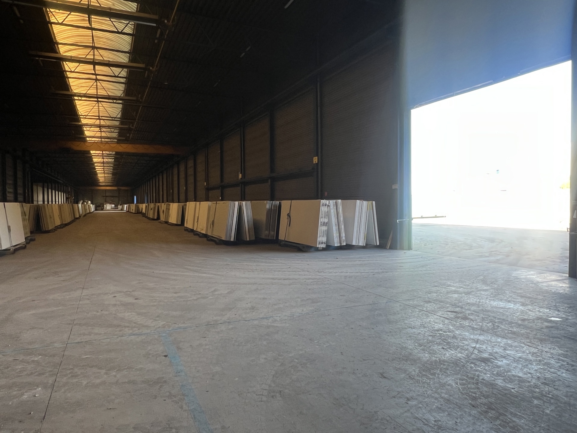 BEDRIJFSGEBOUW MET VERHARD BUITENTERREIN - foto 5