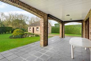 Gezellige woning met ruime tuin en extra garageOp zoek naar een ruime en goed onderhouden woning in een rustige straat, maar toch dicht bij alle...