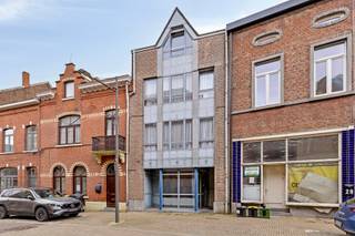 Cet immeuble de rendement de 1991 est situé dans le centre commercial de Hoegaarden. Composé d'un bureau au rez-de-chaussée (anciennement un bureau...